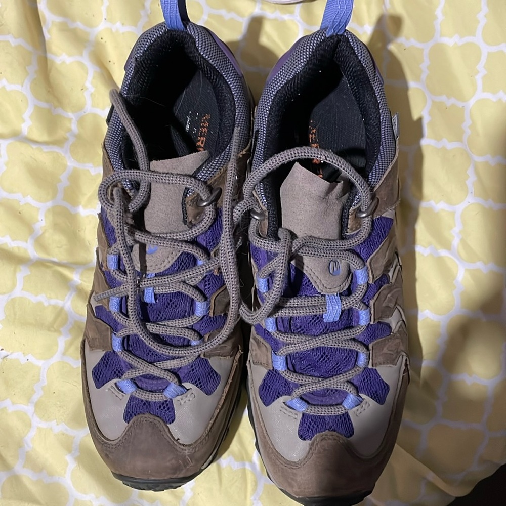 Woman’s Merrill hiking shoes